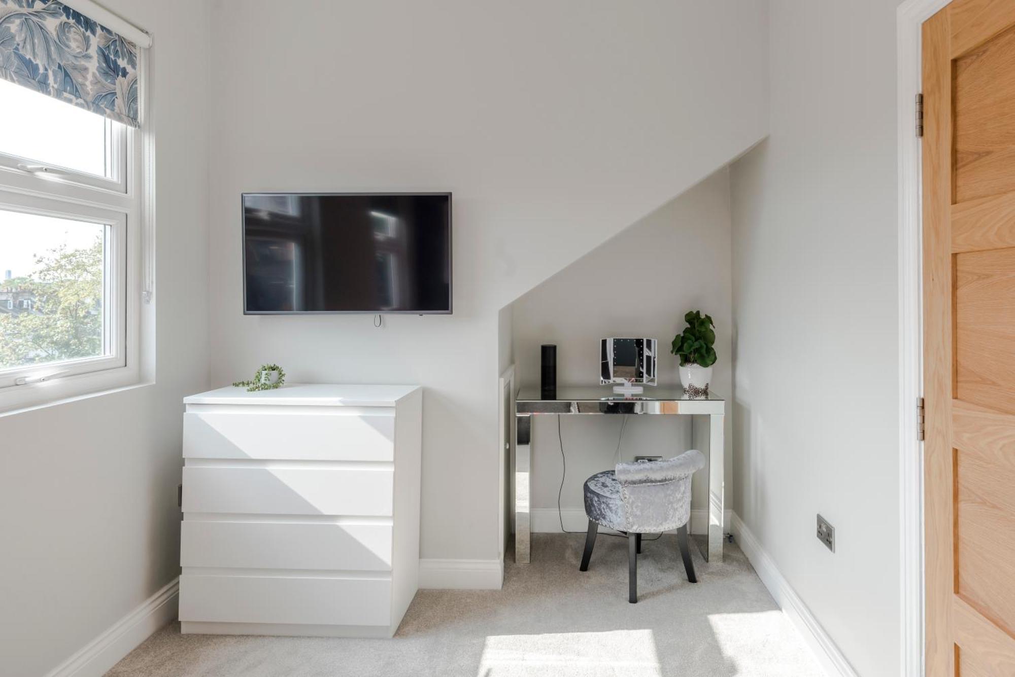 Stunning 3 Bed Duplex Apartment In The Heart Of West Hampstead Лондон Экстерьер фото