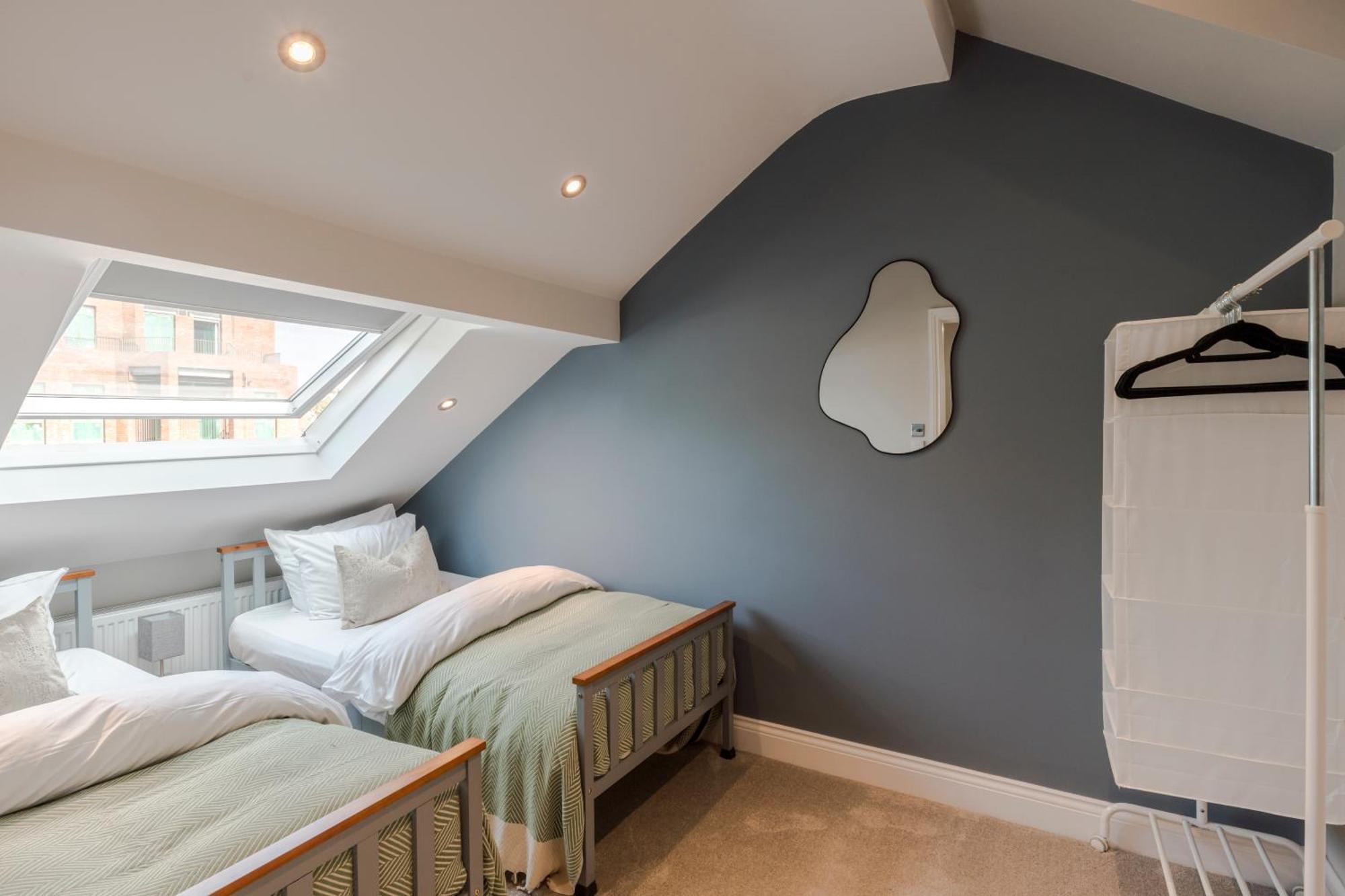 Stunning 3 Bed Duplex Apartment In The Heart Of West Hampstead Лондон Экстерьер фото
